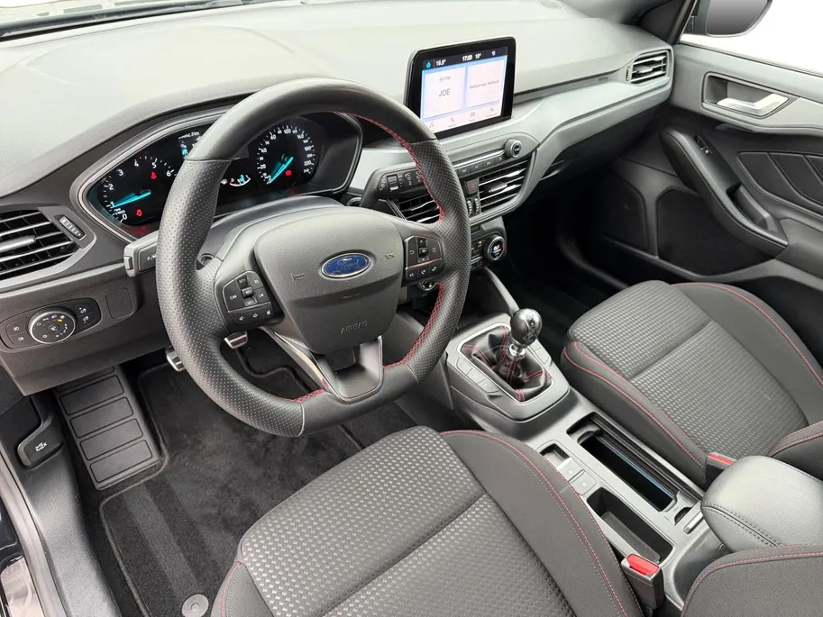Ford Focus 1.0 EcoBoost Hybrid ST Line Style | Dealer onderhouden | NL auto | Winter pack | Cruise control | Parkeersensoren voor en achter | Achteruitrijcamera | Draadloos opladen mobiel | Apple carplay & Android auto | Keyless entry | Privacy glas | Bovag garantie