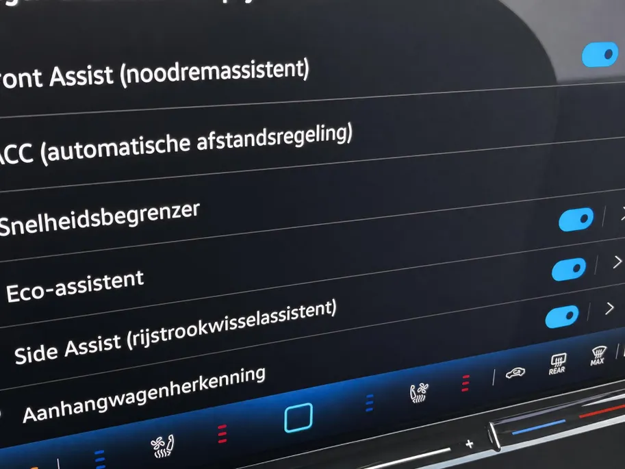 Volkswagen Tiguan 1.5eHybrid 150kW/204PK Elegance · Leder · Panoramadak · Trekhaak · 360°Camera · Garantie t/m 08-09-2030 of 100000km.