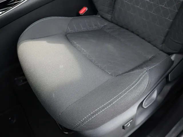 Toyota C-HR 2.0 Hybrid First Edition Trekhaak | Blindspot | Stuur en stoelverwarming