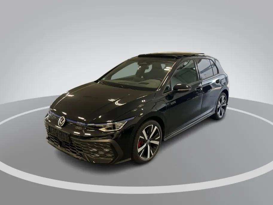Volkswagen Golf 1.5 272pk DSG eHybrid GTE · Panoramadak · Alarm · 360 Camera · Wegklapbare Trekhaak · Apple/Android Car Play · Stoel-& Stuurverwarming · 18'' Inch · Garantie t/m 26-11-2030 of 100.000km