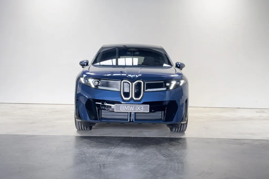 BMW iX3 50 xDrive 113 kWh