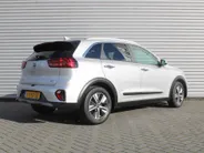 Kia Niro 1.6 GDi Hybrid DynamicPlusLine | Stuur-/stoelverwarming | Camera | Leer | Navi | Clima | Cruise adapt. | LED | Keyless | 16' LM |