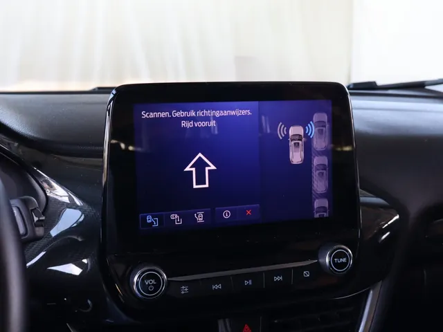 Ford Puma 1.0 EcoBoost Hybrid Titanium | Navigatie | Camera