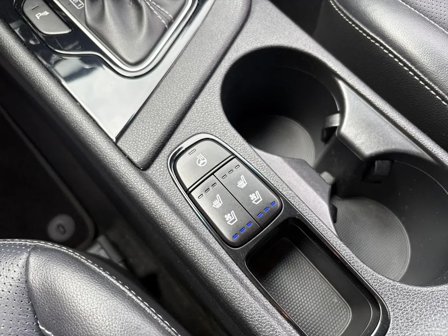 Kia Niro 1.6 GDi Hybrid ExecutiveLine | Trekhaak | Stoel verwarming en koeling | Lederen bekleding | Navigatie | Dodehoek detectie | Apple Carplay / Android Auto | Verbruik 1 op 20!