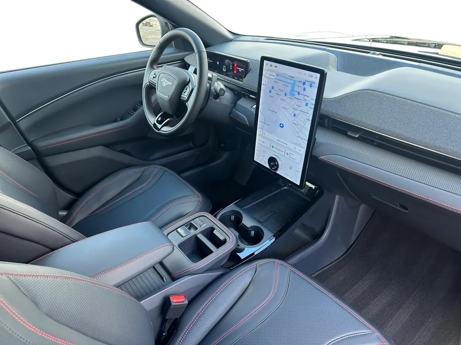 Ford Mustang Mach-E Extended Premium RWD 88 kWh | Uit Voorraad Leverbaar | Prijs Inclusief 2000 Euro Ford Voordeel | 600km WLTP Rijbereik | 19' Lichtmetalen Velgen | Elektrisch Bedienbare Achterklep met Sensor Besturing