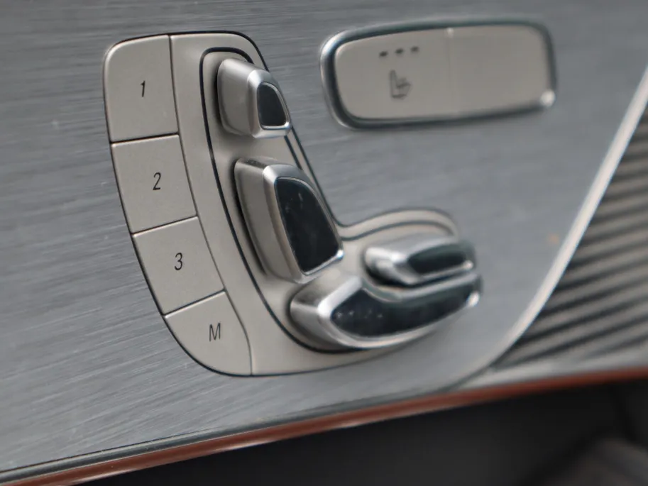 Mercedes-Benz EQC 400 4MATIC Business Solution AMG 80 kWh l 360 camera l Panoramadak l Keyless entry