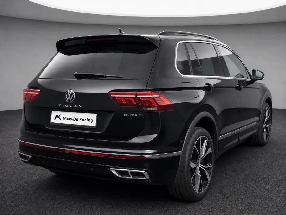 Volkswagen Tiguan 1.4 TSI eHybrid R-Line Business+ · Panoramadak · Trekhaak · 360°Camera · Stoelverwarming · Apple/Android Car Play · 20'' velgen ·