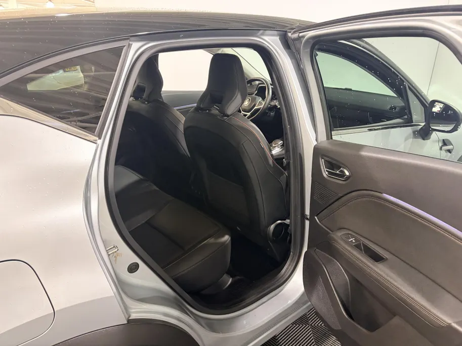 Renault Captur 130PK TCe Initiale Paris Automaat | 360 Camera | Cruise Control Adaptief | Parkeersensoren | Stoel & Stuurwiel Verwarming | Climate Control | Licht & Regen Sensor | Dodehoek Detectie |