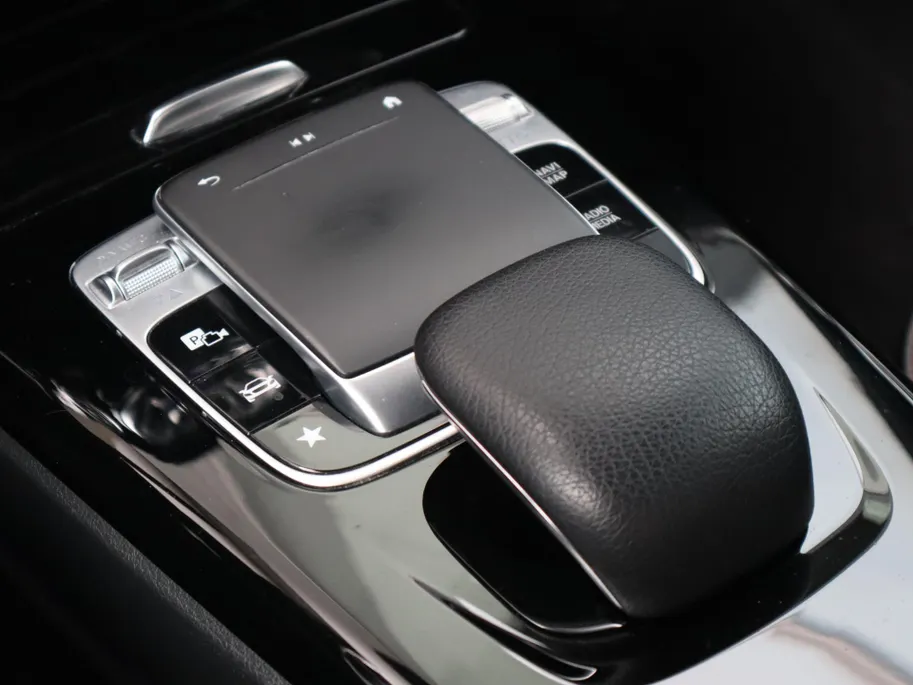 Mercedes-Benz CLA 200 Business Solution AMG