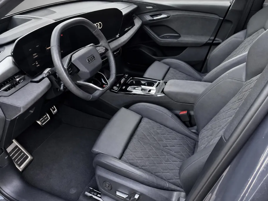 Audi Q6 e-tron Sportback S edition 306pk performance 100 kWh · Panoramadak · Luchtvering · Trekhaak · Bang & Olufsen · 360 Camera · Warmtepomp · Head-Up · Elek. Voorstoelen · 21'' Inch · 24-11-2030 of 100.000km