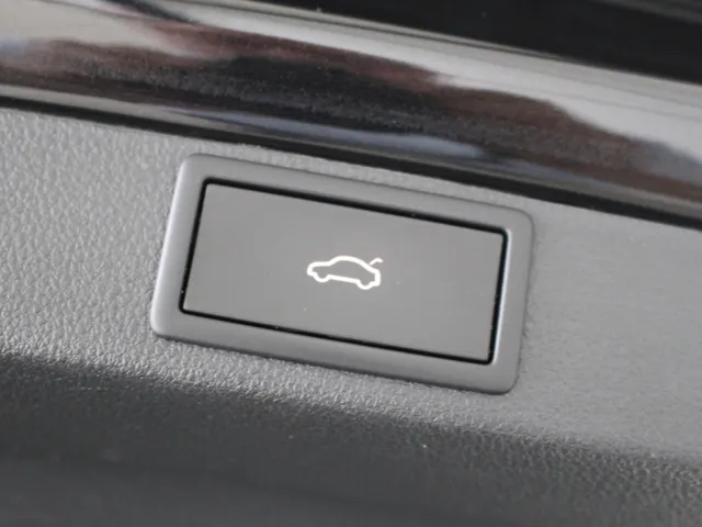 Škoda Octavia Combi 1.0 e-TSI Business Edition Navigatie | Parkeersensoren achter | Led verlichting | El. achterklep