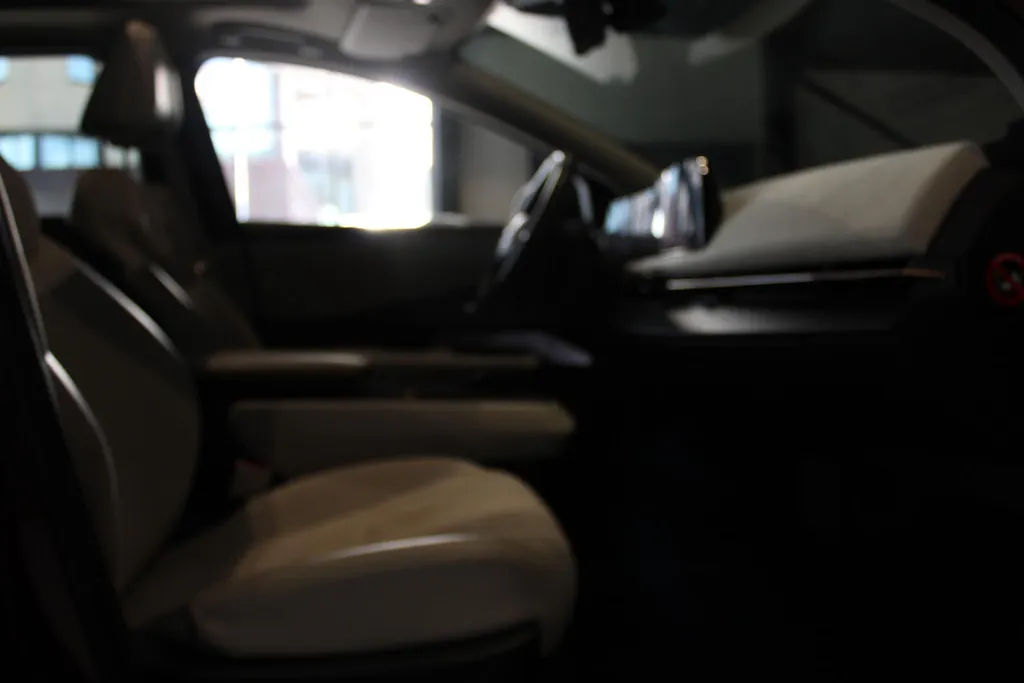 Nissan ARIYA Evolve 66 kWh | 20 inch wielen | Ceramic coating |22 kW ingebouwde lader | Electrische stoel en stuur verstelling | Navigatie | Stoel geheugen | shuif/kanteldak | Stoel verwarming en verkoeling | Zeer mooie auto |