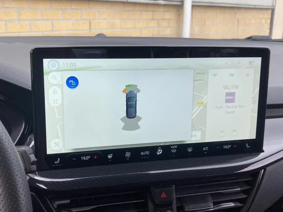 Ford Focus 1.0 EcoBoost Hybrid 125 pk ST Line Wagon Navigatie SYNC4 - Apple Carlay Android Auto - Winter Pack