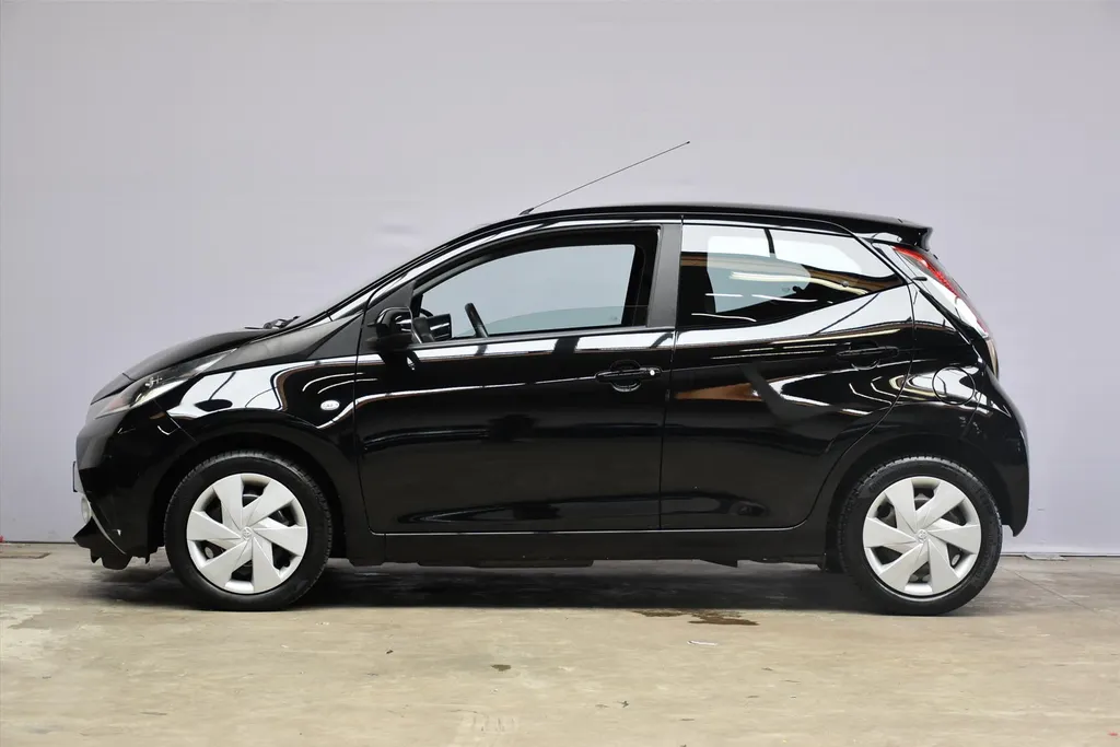 Toyota Aygo 1.0 VVT-i 69pk 5D x-play Cruise 24.000KM!