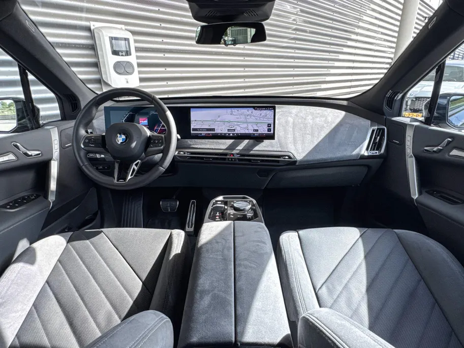 BMW iX xDrive45 101 kWh