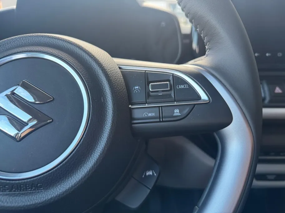 Suzuki Swift 1.2 Style Smart Hybrid | DEMO | Lichtmetalen velgen | Navigatie | Hoge instap