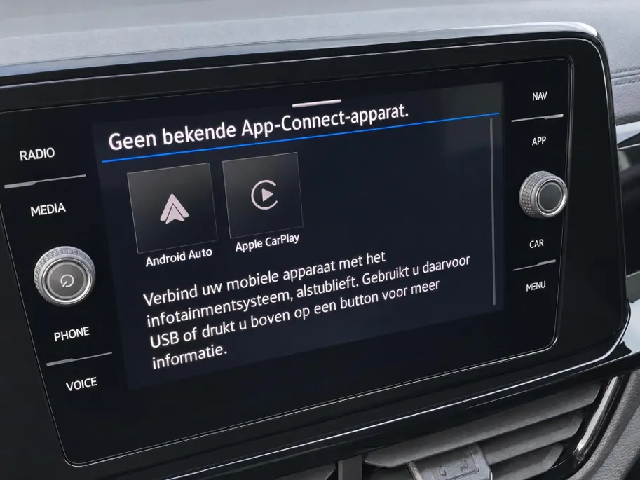 Volkswagen T-Roc 1.5TSI/150PK R-Line Black Style · Panoramadak · Apple/Android Car Play · Camera + Parkeersensoren · Stoelverwarming ·  Garantie t/m 07-08-2027