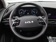 Kia Niro 1.6 GDi Hybrid DynamicPlusLine | Trekhaak | BTW Auto | Schuifdak | Stuur-/stoelverwarming | Cruise adapt. | Camera | Clima | Leer | HUD | LED | 16' LM |