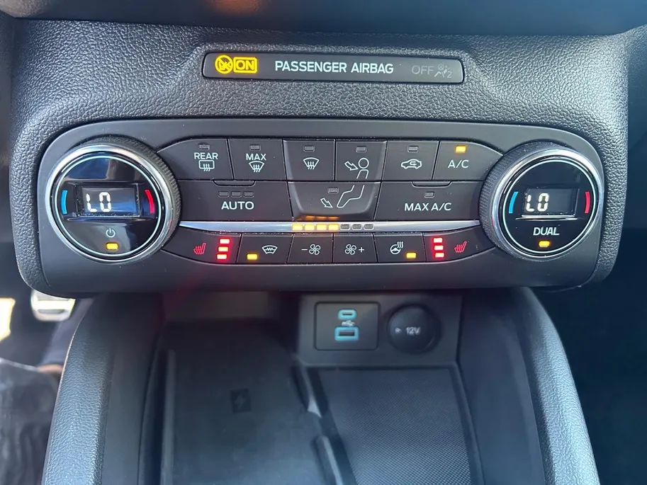 Ford Focus 1.0 EcoBoost Hybrid ST Line Stoel/stuur/voorruitverwarming | Achteruitrijcamera | Apple/Android Carplay | Parkeersensoren |