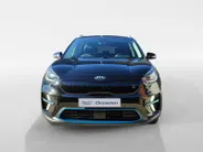 Kia e-Niro DynamicPlusLine 64 kWh | Warmtepomp! | Apple Carplay / Android Auto | Navigatiesyteem | Elektrisch Verstelbare Voorstoelen | Bestuurdersstoel + Geheugen | Stoelverwarming + Stoelkoeling | Stuurverwarming | Elektrisch Schuif / Kanteldak | Licht + Regensens