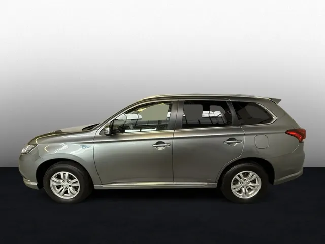 Mitsubishi Outlander 2.4 PHEV Pure + Carplay
