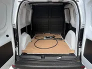 Renault Kangoo E-Tech Extra L1 44 kWh AUTOMAAT AIRCO CAMERA PARKEERSENSOREN CRUISE CONTROLE TREKHAAK CLIMATE CONTROL STOELVERWARMING APPLE CARPLAY ANDROID AUTO METEEN RIJDEN