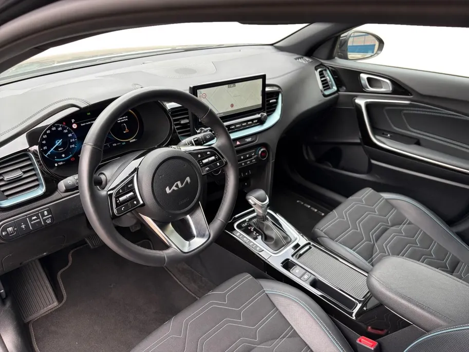 Kia Ceed Sportswagon 1.0 T-GDi MHEV Design Edition Automaat | Navi | Clima | Adaptive Cruise | Camera | Stoel-/Stuurverwarming | JBL Soundsysteem | LED Koplampen
