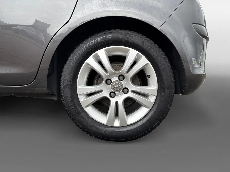 Opel Corsa 1.4-16V Cosmo | Cruise | Lichtmetaal | park sensoren |