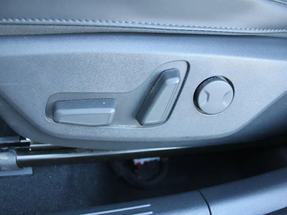 Kia Niro 1.6 GDi Hybrid ExecutiveLine | Camera | Leer | Schuifdak | Stoelverwarming+ventilatie | Elektr. stoelverstelling + achterklep | 18' LM | HUD |