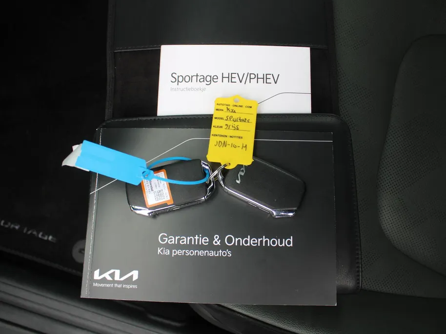 Kia Sportage 1.6 T-GDi Hybrid Dark Edition | Stuur-/stoelverwarming v+a | Camera | Elek. stoelverstelling | 18' LM | Cruise adapt. | Navi | Clima | Half leer/suède |