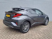 Toyota C-HR 2.0 Hybrid Executive | Automaat | Cruise control adaptief | JBL | Camera | Navigatiesysteem full map | Apple Carplay/Android Auto | LM Velgen