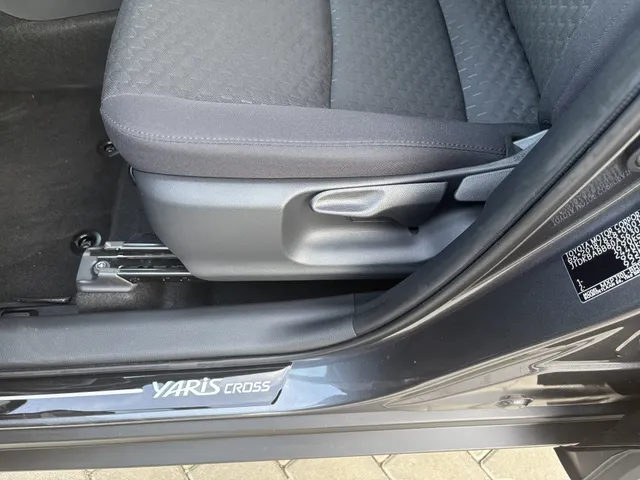Toyota Yaris Cross 1.5 Hybr 115 Active | Blindspot | Parkeersensoren V+A | Stuur/ Stoelverwarming