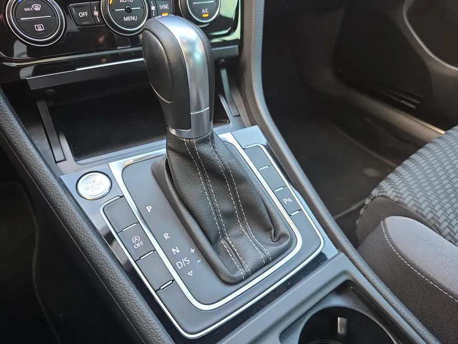 Volkswagen Golf 1.0 TSI Highline Business R | Panoramadak | Virtual Cockpit | Achteruitrijcamera | Apple/Android Auto | Dynaudio | 12 maanden garantie |