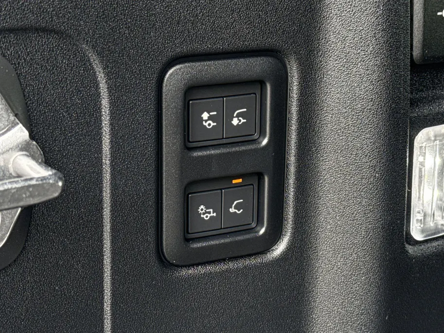 Land Rover Defender 110 2.0 P300e 110 X-Dynamic HSE