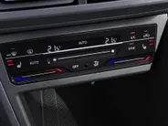 Volkswagen Polo 1.0TSI/110PK R-Line · Panoramadak · Apple/Android Car Play · Camera + Parkeersensoren · Stoelverwarming ·  Garantie t/m 31-03-2027 of 100000km.