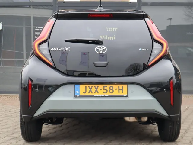 Toyota Aygo X Hybrid 115 pulse Bi-Tone | Easy Pack VERKOCHT