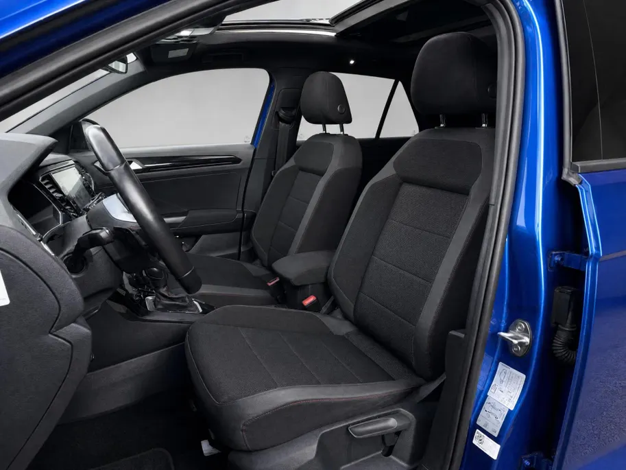 Volkswagen T-Roc 1.5 TSI 150pk DSG Sport Business R · Panoramadak · Camera · Keyless · Apple/Android Car Play · Navigatie · P-Sensoren ·