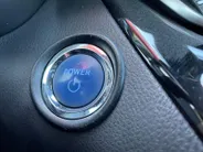 Toyota C-HR 1.8 Hybrid Bi-Tone | Side Bars| Leer| Lichtmetalen velgen| Stoel verwarming| 4 seizoenbanden| Afneembare trekhaak| JBL speakers| BI-Tone uitvoering| Navigatie| Metalliclak
