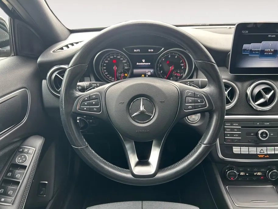 Mercedes-Benz GLA 180 Business Solution Limited | achteruitrijcamera | cruise control | start/stop systeem | Bluetooth telefoonvoorbereiding | schakelmogelijkheid aan stuurwiel |