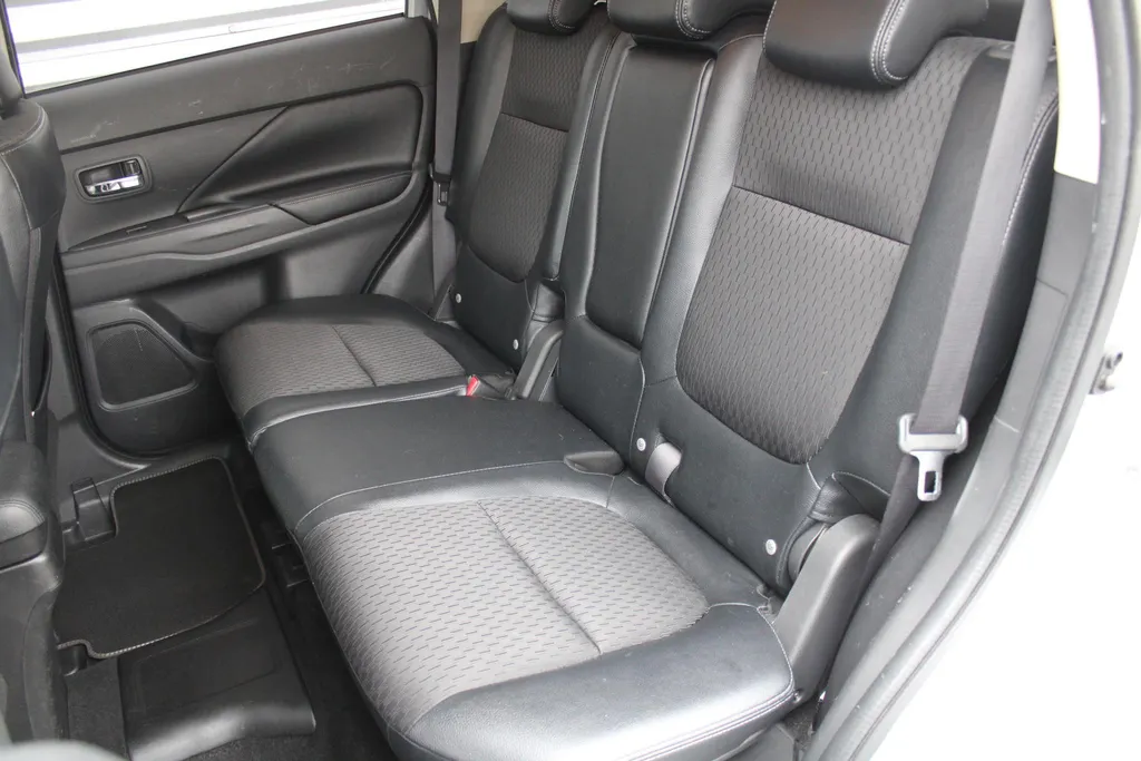 Mitsubishi Outlander 2.0 PHEV Business Edition X-Line | Navi | Clima | Camera | Trekhaak | Keyless | 18' LM |
