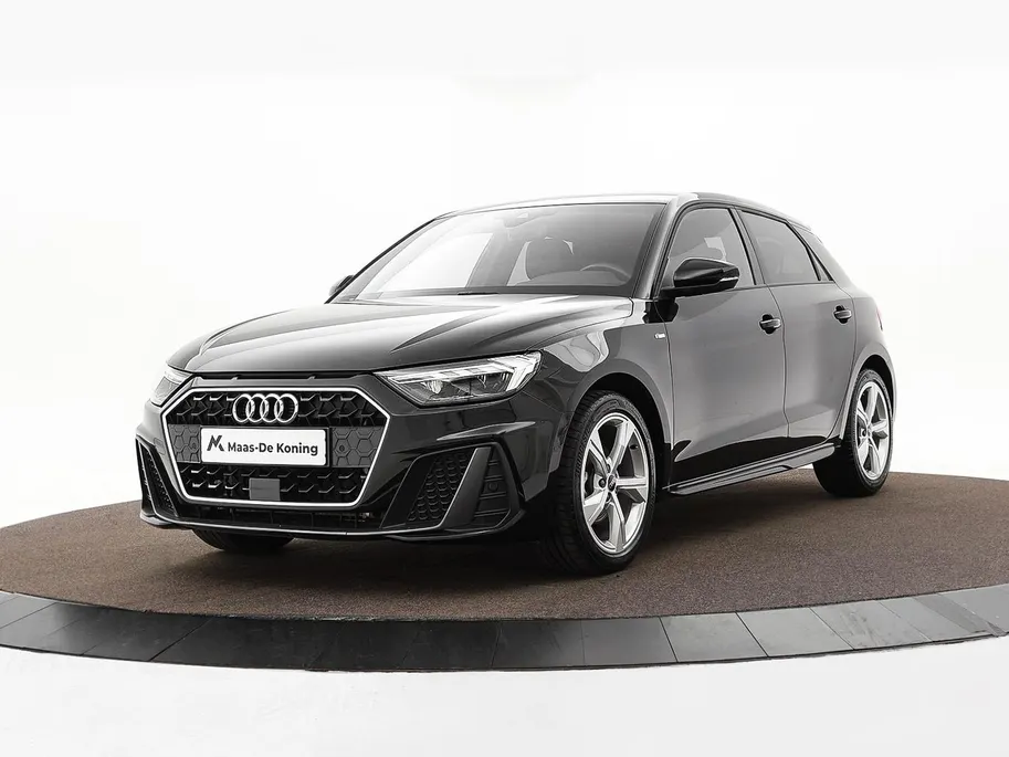 Audi A1 Sportback 30 TFSI 110pk S Edition · Camera · Apple/Android Car Play · Keyless · P-Sensoren · Getint Glas · Afgevlakt Stuurwiel · 17'' Inch ·
