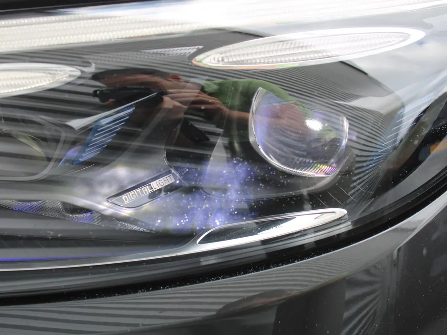 Mercedes-Benz GLC 300e 4MATIC AMG Line | 360 Camera | Schuifdak | Cruise adapt. | 20' LM | HUD | Treeplanken | Dodehoek detectie | Stoelverwarming + geheugen | BTW auto |