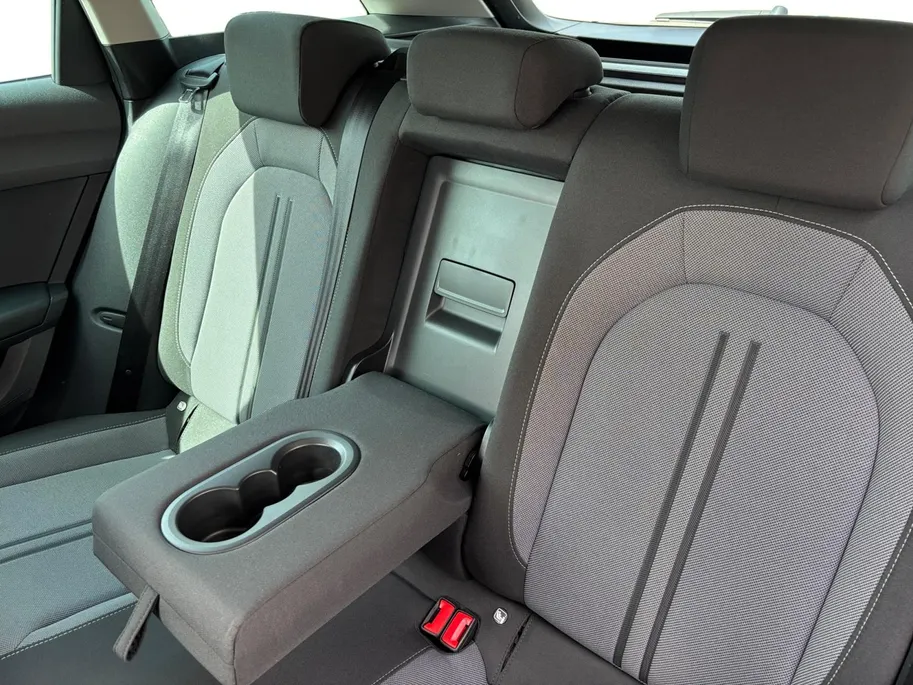 SEAT Leon Sportstourer 1.0 eTSI Style Business Intense | Metallic lak| Navigatie| Digitale cockpit| Parkeer sensoren V/A| Camera| Stuur verwarming| Keyless start| Zeer nette auto