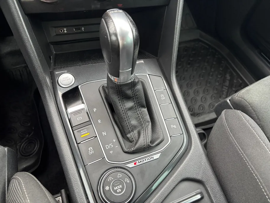 Volkswagen Tiguan 2.0 TSI 4Motion Highline | Trekhaak | Adapt. Cruise Control | Stoelverwarming | Climate Control | Parkeersensoren |