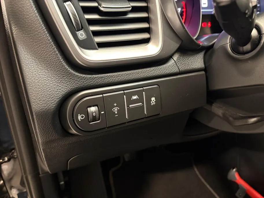 Kia Ceed Sportswagon 1.0 T-GDi DynamicLine | All-season banden | BTW-auto | Achteruitrijcamera | Parkeersensoren voor- en achter | Navi | Apple/Android Carplay | Cruise control | Climate control