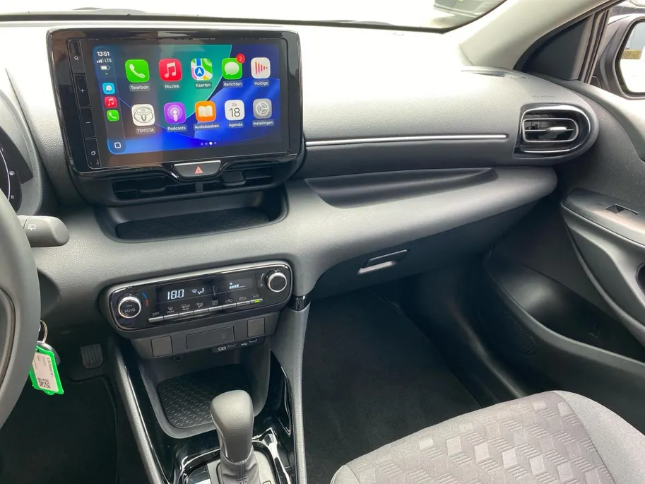 Toyota Yaris 1.5 Hybrid 115 automaat Comfort NIEUW | Digitaal cockpit | Full LED koplampen | 16' lm velgen | cruise control | etc.