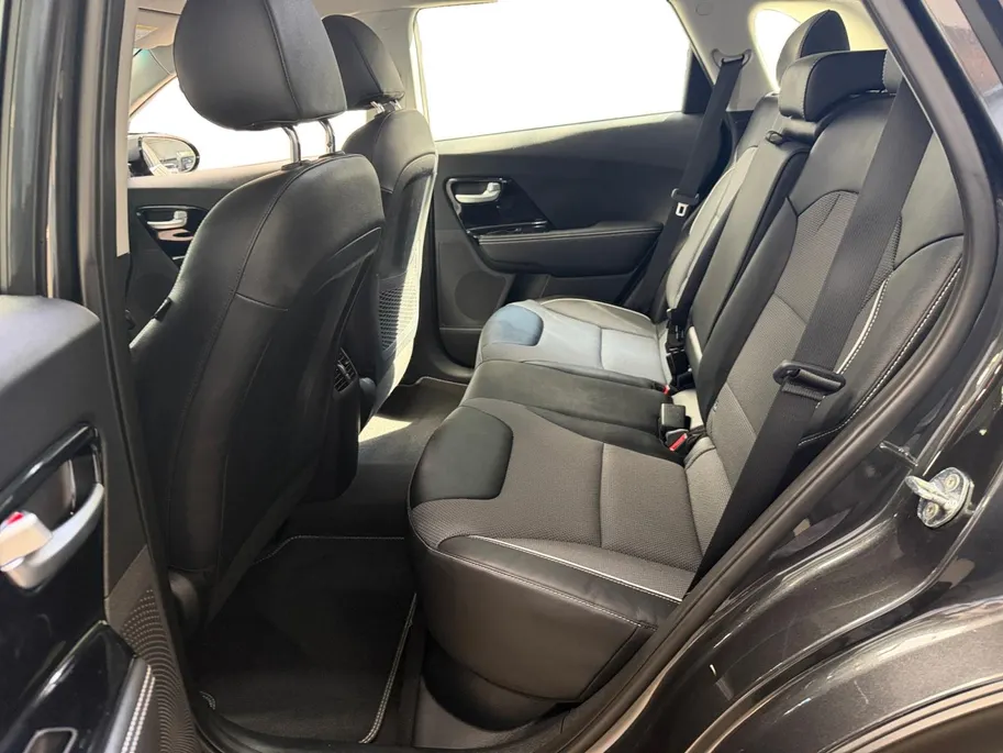 Kia e-Niro DynamicLine 64 kWh NAVIGATIE | CLIMATE CONTROL | CRUISE CONTROL | APPLE CARPLAY & ANDROID AUTO | ACHTERUITRIJCAMERA