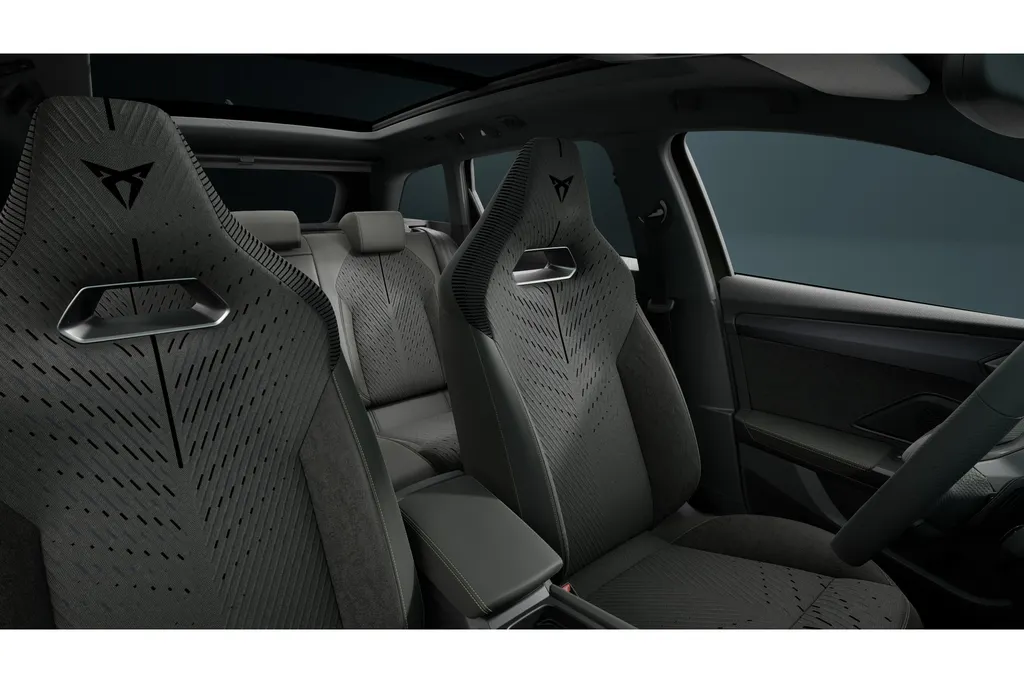 CUPRA Leon Sportstourer VZ Tribe Edition | Achteruitrijcamera | Digitaal instrumentenpaneel (Virtual Cockpit) | Draadloze Apple CarPlay™, Android Auto™