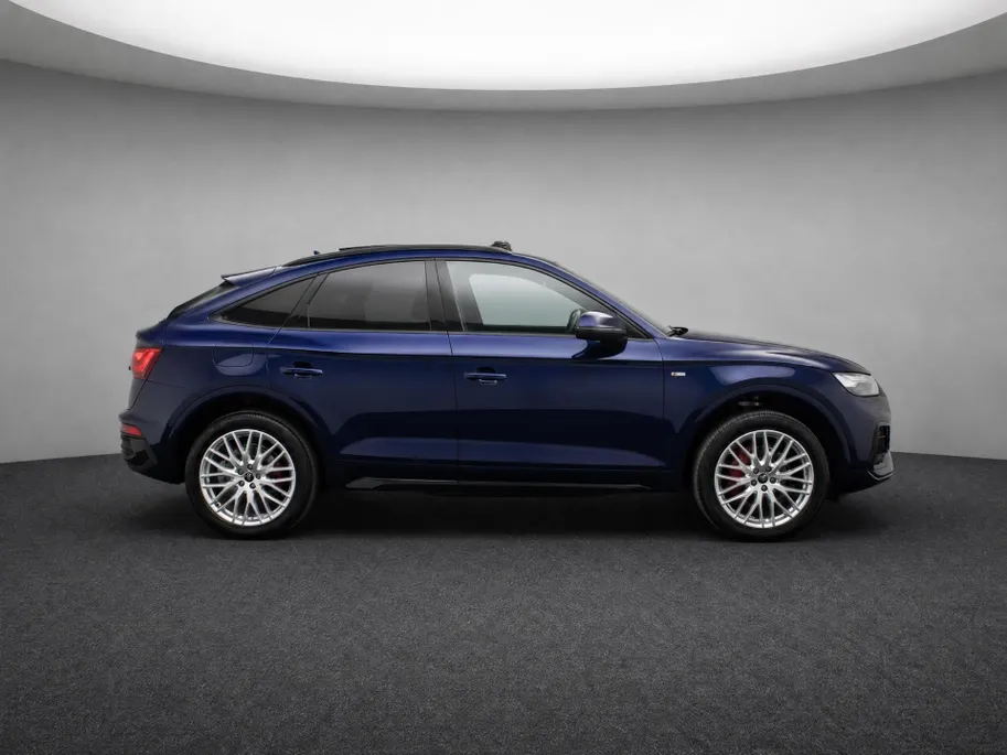 Audi Q5 Sportback 55 TFSIe 270kW/367PK S Line quattro · Panoramadak · Elektrische Trekhaak · Apple/Android Car Play · Massage · Camera · EXTRA INRUILKORTING ·