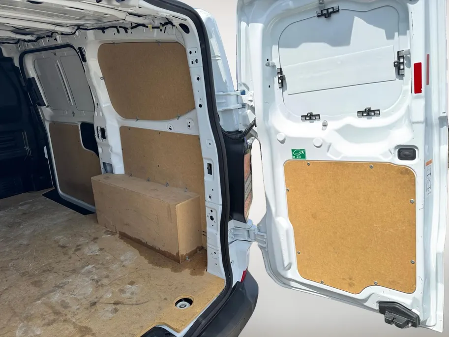 Ford Transit Custom 280 2.0 TDCI L1H1 Trend 110 pk | 3-zits | Airco | Parkeersensoren voor en achter | Apple Car PLay / Android Auto | LED dagrijverlichting |